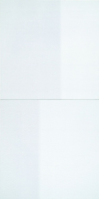 2 tele quadrate bianche con sfumature, raccolte in verticale.