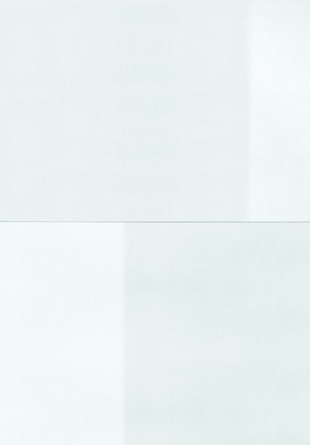 2 tele rettangolari orizzontali bianche con sfumature, raccolte in verticale.